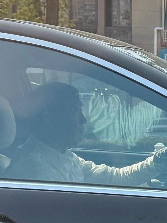 我一听起步这动静就不一般，车牌1688
我总结了old money的规律面相
我感觉鼻子都比较大
可惜了，我鼻子不大[捂嘴哭] ​