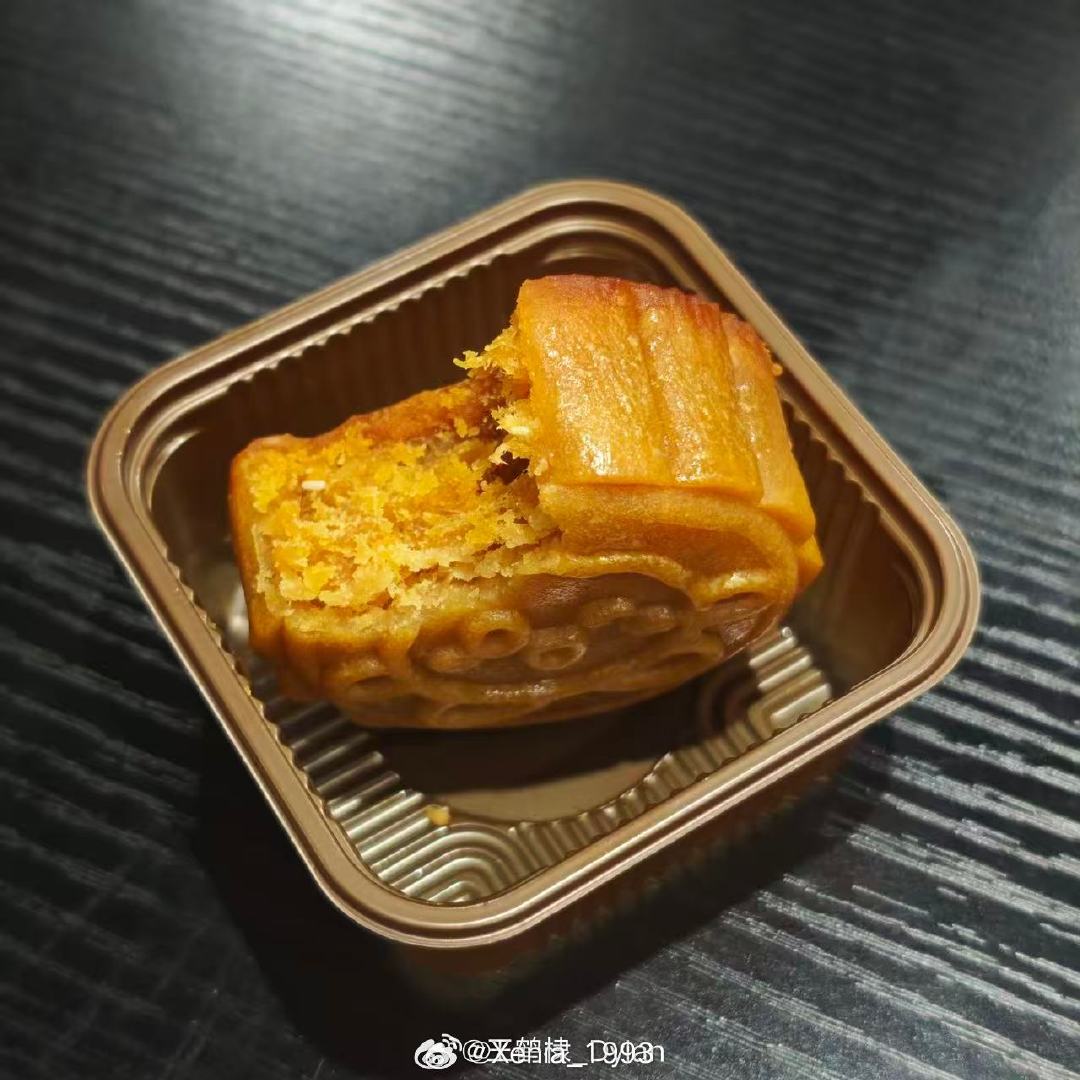 #王鹤棣[超话]#  中秋快乐！来块儿月饼🥮
#中秋小圆满# ​​​​
