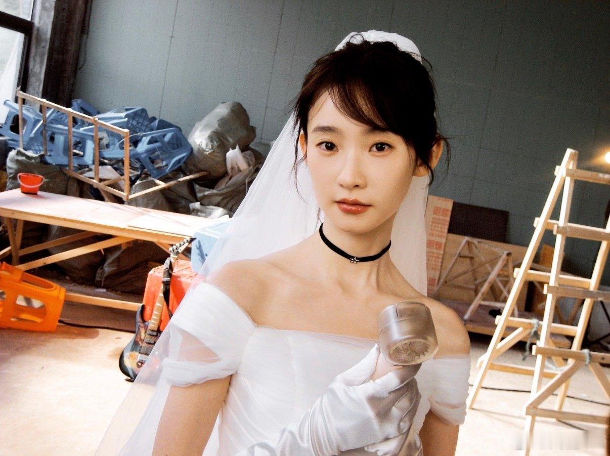 #张艺凡陈立农活久久定档#哇塞好新颖的题材 期待一番女主张艺凡 ​
