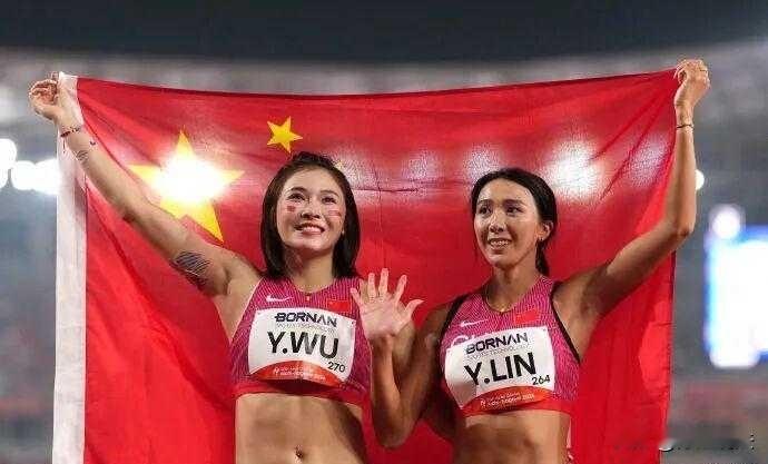 4颗止疼药拼完亚运决赛！27岁昔日冠军拿第七，看完她的长文心里五味杂陈😔
 
9月27号名古屋亚运会女子100米栏决赛结束。
上届杭州亚运金牌得主林雨薇，跑出13秒47，最终排名第七。
吴艳妮13秒12拿下铜牌，日本两名选手包揽金银。
 
看到这个成绩的时候，我第一反应是惋惜。平时我自己健身，膝盖也