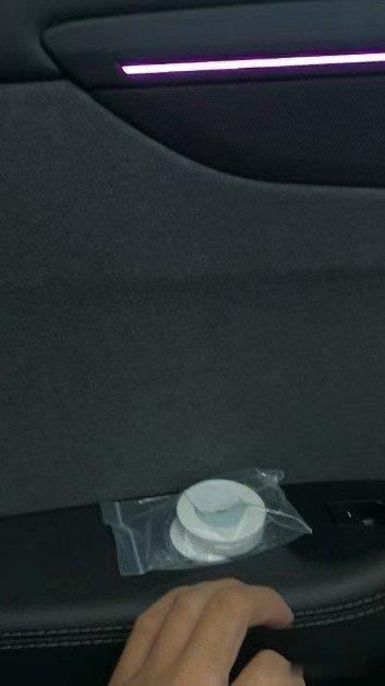 【深圳老铁信任，特斯拉Y升级电子隐私膜效果展示，保护隐私和隔热，防紫外线，露营必备，改装找小陈。>> 深圳老铁信任，特斯拉Y升级电子隐私膜效果展示，保护隐私和隔热，防紫外线，露营必备，改装找小陈。 (来自 ​