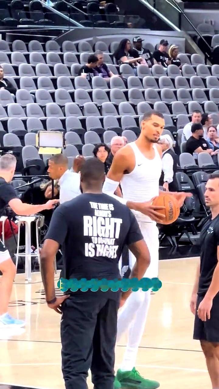 马刺没文班亚马，照样锤快船！这球看得真过瘾！  背靠背客场作战，球队直...