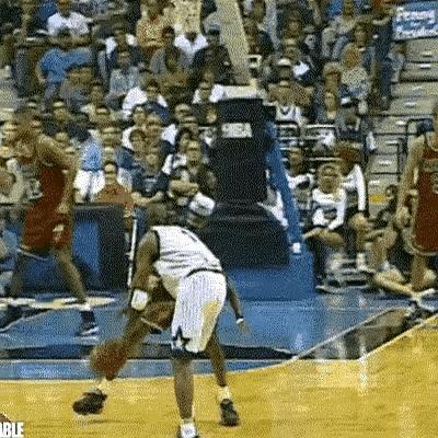 谁敢信？巅峰奥尼尔在魔术队，竟然不是球队老大！    这事儿就发生在9...