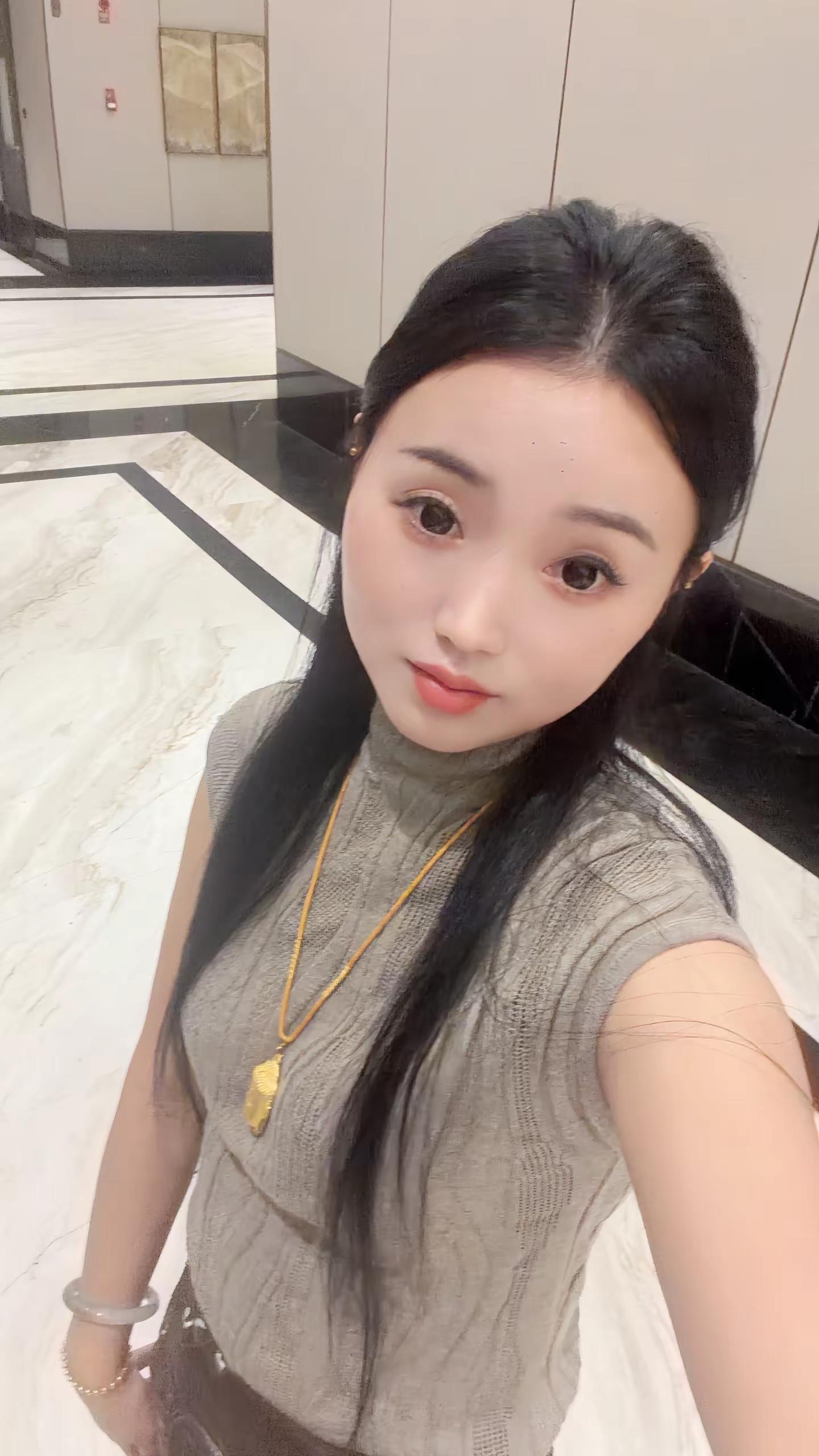 生于1988年，今年38岁了，听过他歌的人，都不再年轻了，谁的青春里没有一首任贤齐的歌，你们都多大了….