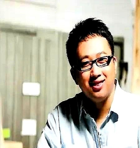 十五年前资方硬塞关系户演窦漪房，于正直接撂挑子转身死磕林心如。

当时外面全嘲笑她只会演哭哭啼啼的紫薇。结果机器一开，递茶时指尖发抖，月光下眼皮一抬，目光瞬间从惊愕杀到狠厉。

刘恒死那天，她独坐朝堂，眼泪重重砸在手背上，彻底把这个角色演活了。

就凭于正当初顶着雷死活不让步，《美人心计》7.8分的