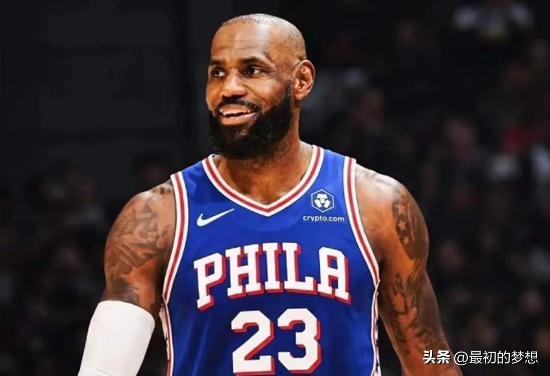 恩比德21+11！老詹13+10！76人114:109步行

NBA常规赛继续，步行者主场对阵76人，最终76人114-109取胜。首节两队手感一般，25-25战平。次节西蒙斯连续命中三分，76人打出8-0拉开分差，一度领先两位数，步行者末段回敬一波8-0缩小差距，半场76人62-52领先。

第三