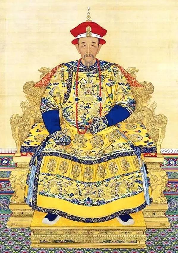 康熙为何能成为千古明君？从擒鳌拜到平三藩，看大清盛世的真正起点

在清朝历史上，康熙皇帝无疑是最具代表性的帝王之一。

他八岁登基，十四岁亲政，在位长达六十一年，是中国历史上在位时间最长的皇帝之一。很多人提起康熙，首先想到的是“康乾盛世”，但实际上，如果没有康熙早年的一系列强力改革与军事行动，清