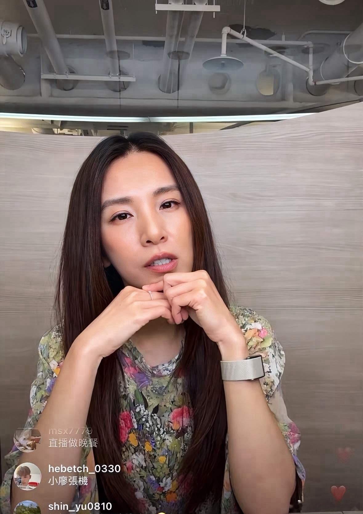 1.以前助理的平均工资在4000左右，后来升高了一点，平均工资在5000，到了今年，一大堆艺人直接不请助理了。
以前综艺或者电视剧里找艺人口播赞助广告，是需要单独付费，现在不给了。娱圈都这样了，何况普通人的工作呢。
2.张翰一直都不缺钱，好几个大ip拿在手里，现在要开拍都得找他拿版权。
3.董璇前 ​