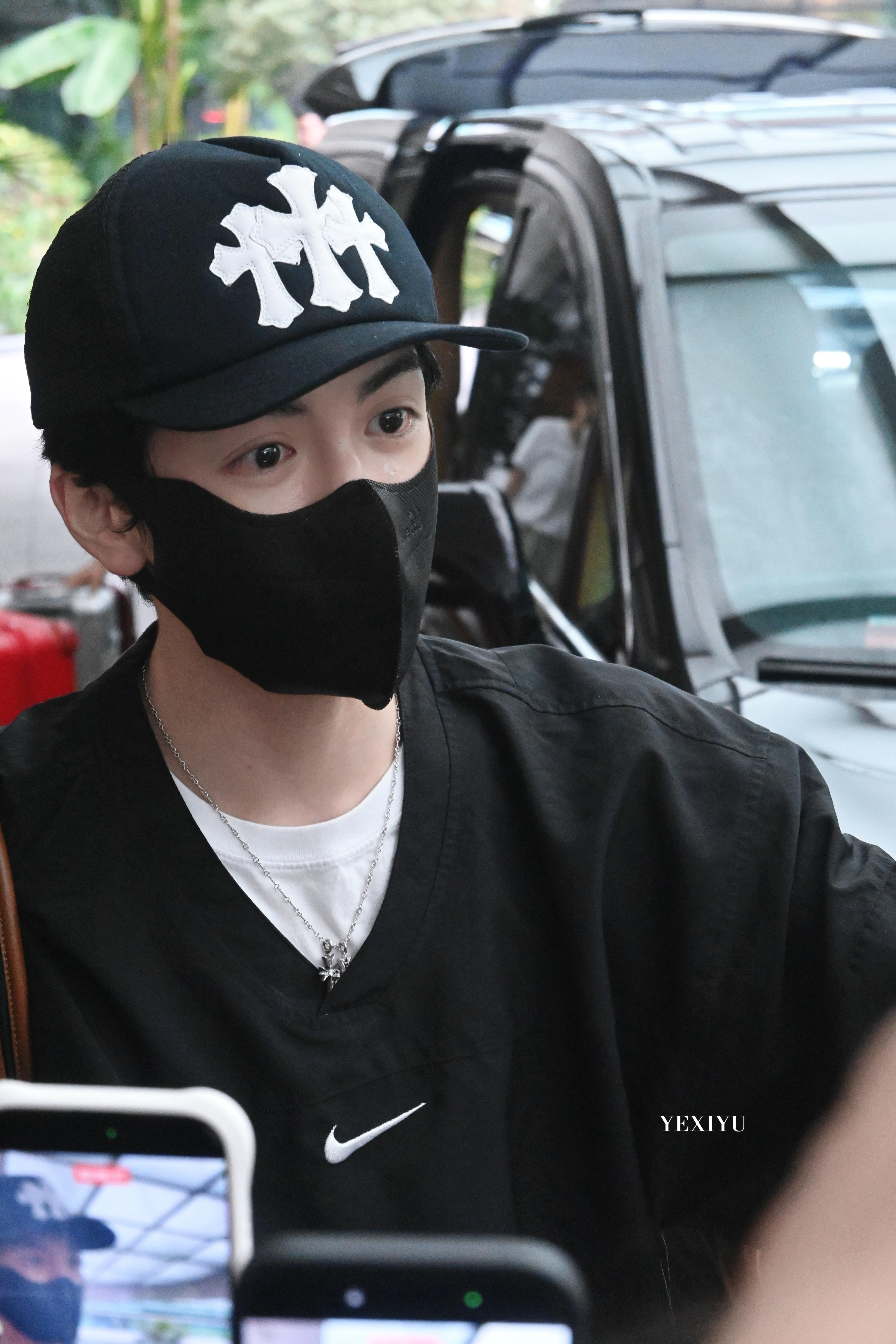 亮亮的眼睛
​