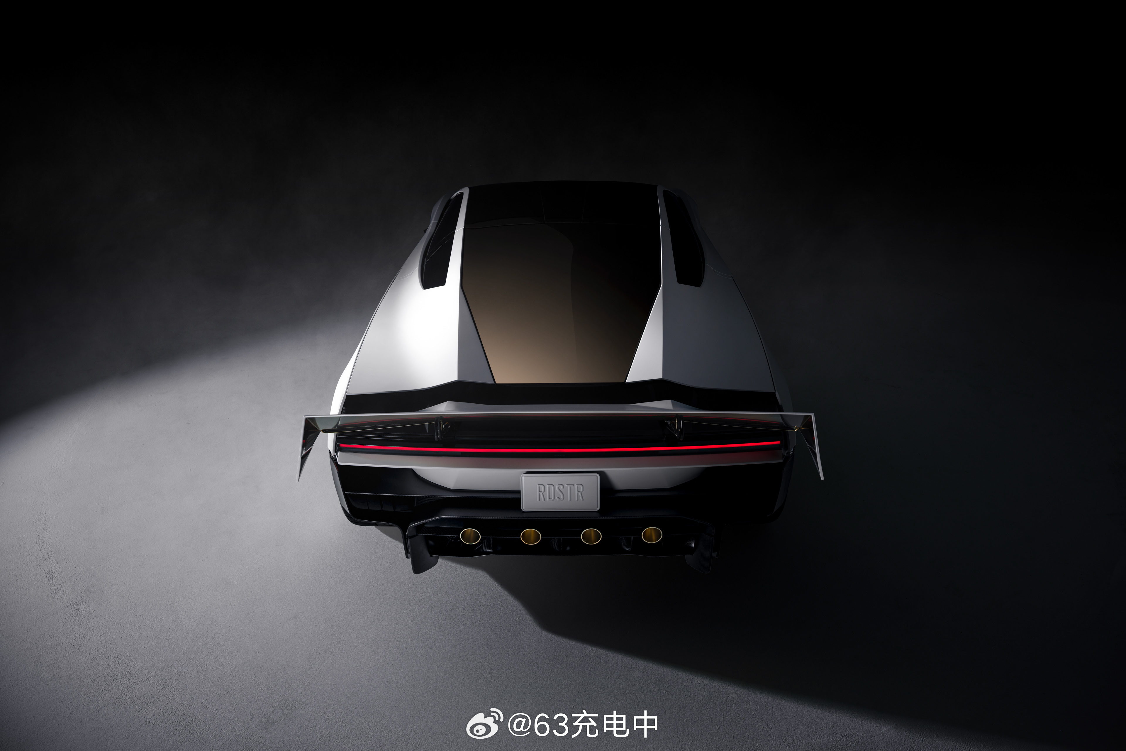 好家伙，真的是好家伙，特斯拉新 Roadster 过于科幻了。  ​​​​

#特斯拉roadster真的会飞# #特斯拉roadster飞起来了#  ​