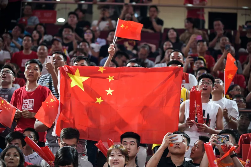 2025男篮亚洲杯，中国男篮89:90惜败澳大利亚获亚军。胡明轩轰下2...