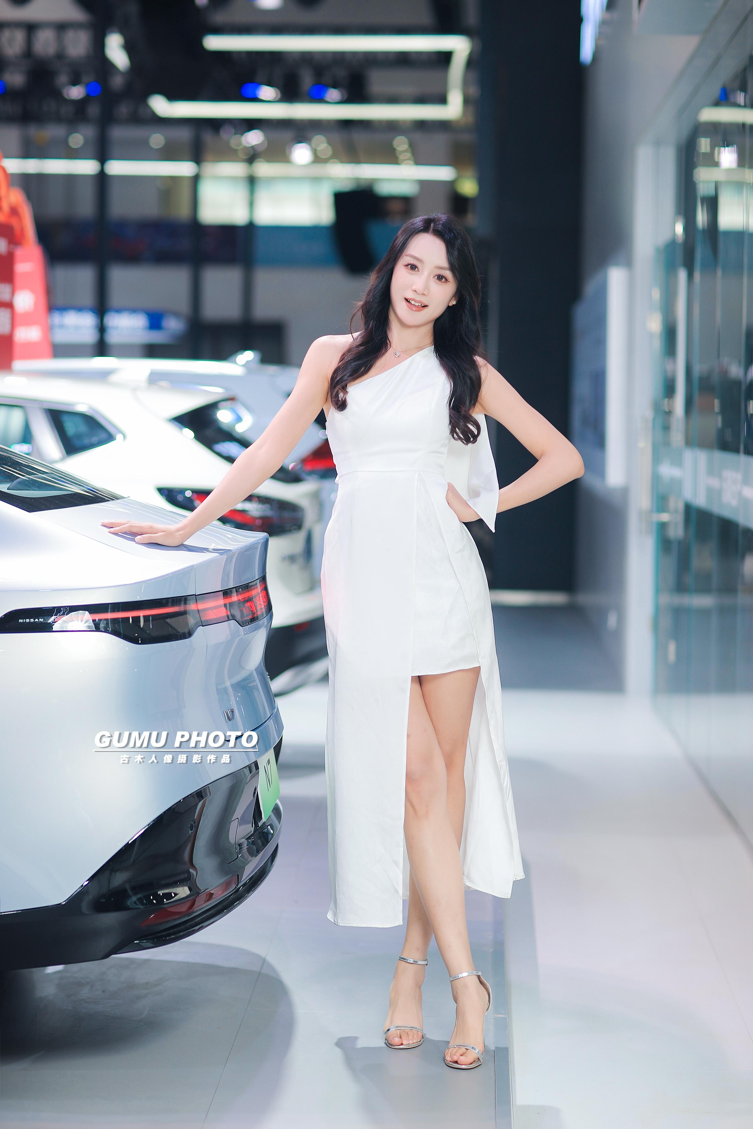 2025贵阳汽车文化节东风日产展台模特小姐姐