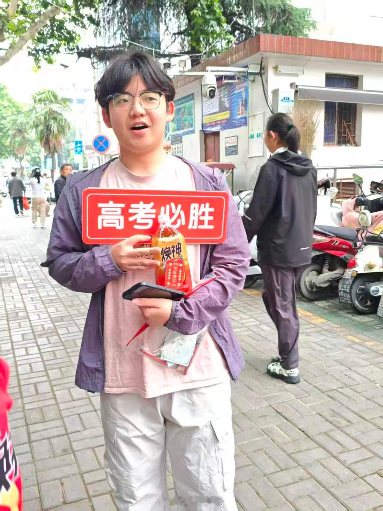 又来给大家送福利了！祝福你，奔赴考场的少年！】盛夏执笔，逐梦前行。今天...