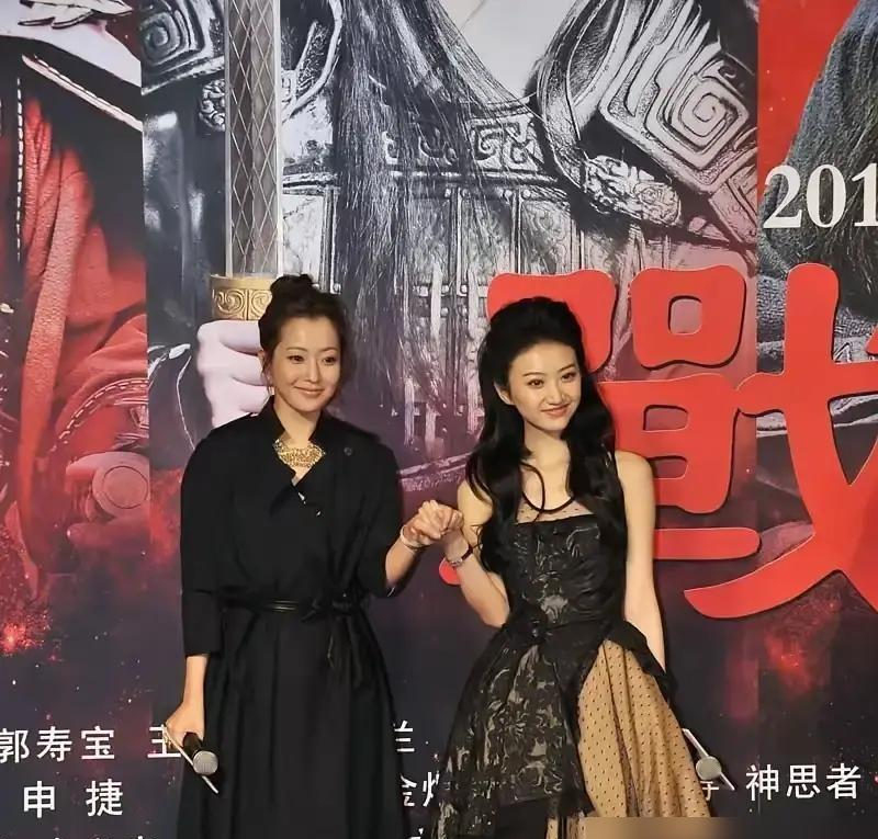 最近看了个电影幕后的事，大剧组花重金请了孙红雷、姜武这帮影帝，结果根本不是为了拍好电影，纯粹是为了捧新人，把这些老演员对戏的精彩镜头剪得稀碎。
这里面有个细节我想了半天。
孙红雷后来把大头片酬，整整1200万，给退回去了。
他说这钱拿在心里烫手。
1200万啊，真金白银吐出来。
一般人谁舍得？
但我