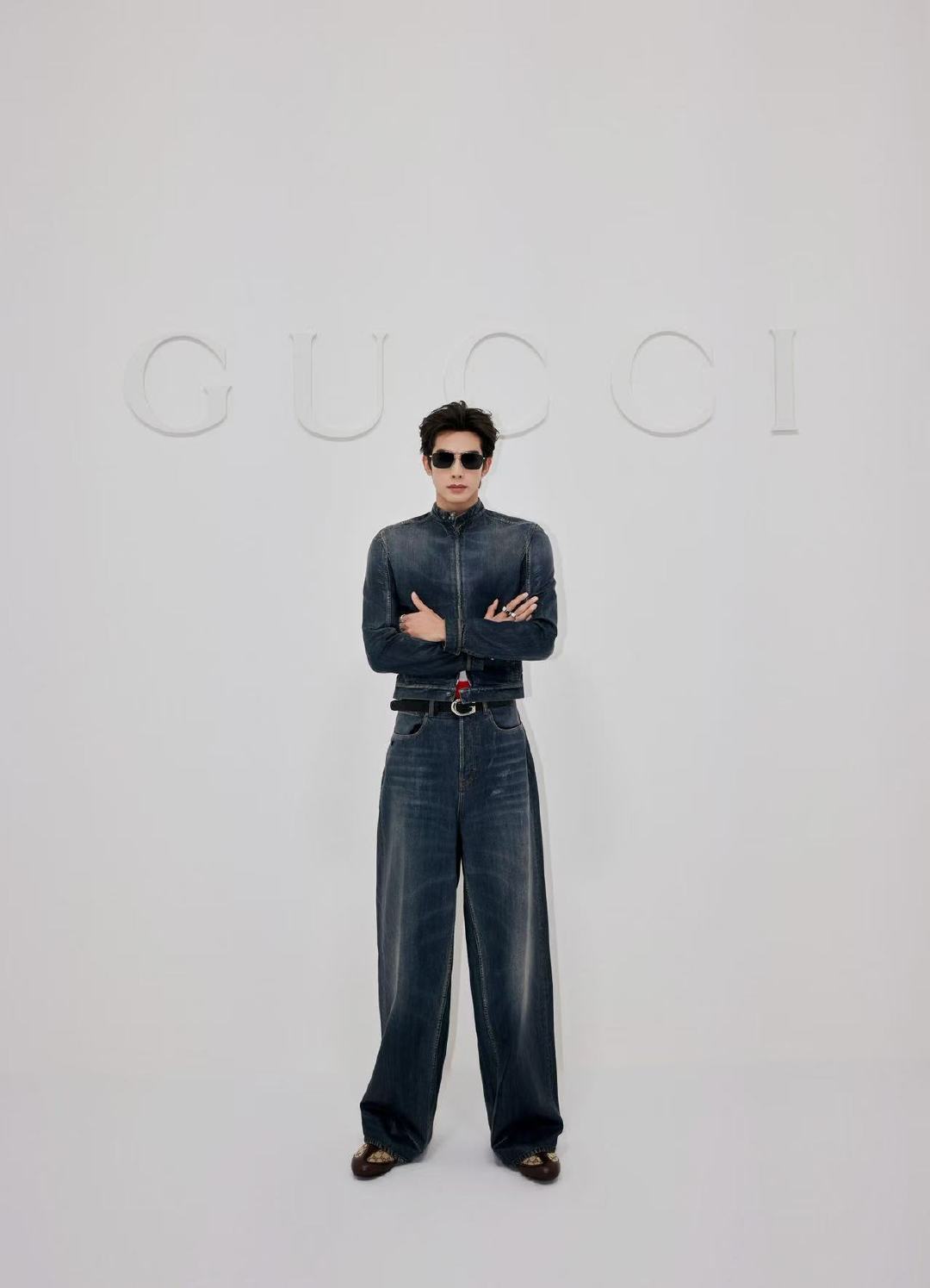 gucci宠儿！！压轴的神！
#港媒给宋威龙取的标题##宋威龙浓颜暴君震米兰# ​