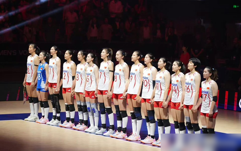 中国女排把哈萨克斯坦打成25-6，第二局对面连10分都过不了。
庄宇珊24扣14中，砍了16分，吴梦洁11扣8中，成功率吓人。全队扣球47分，拦网10分，发球5分，三项技术统计全碾压。总共只送出去9个失误，对面光自失就送了一箩筐。
最狠的是第二局，开局7-1，13-2，网口一罩，对面扣球都找不到