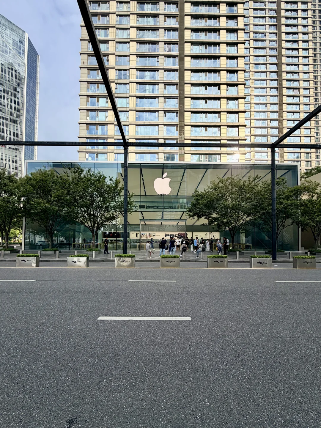 iPhone 18 Pro发售日，Apple杭州万象城