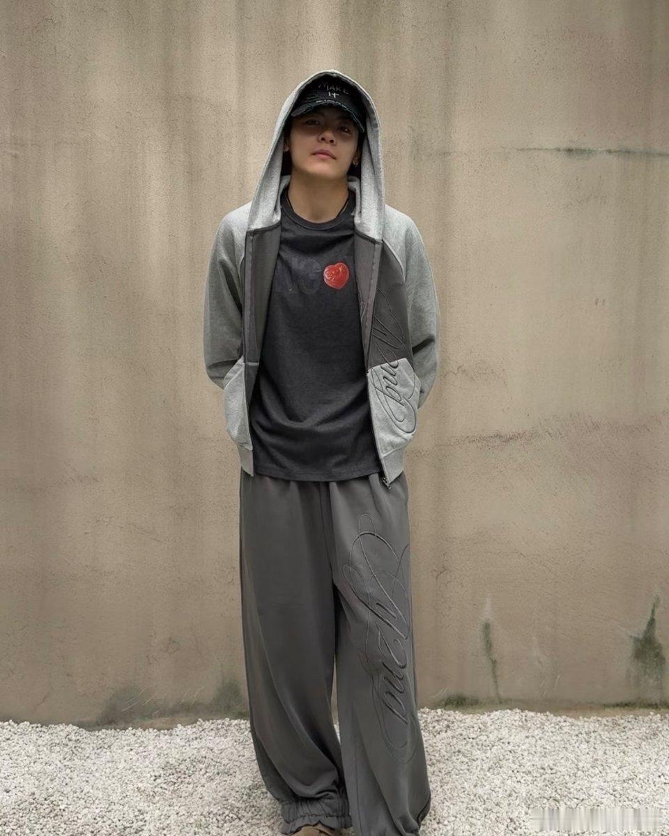 伦敦都不一定有我羊忧郁#杨舒予[超话]# ​