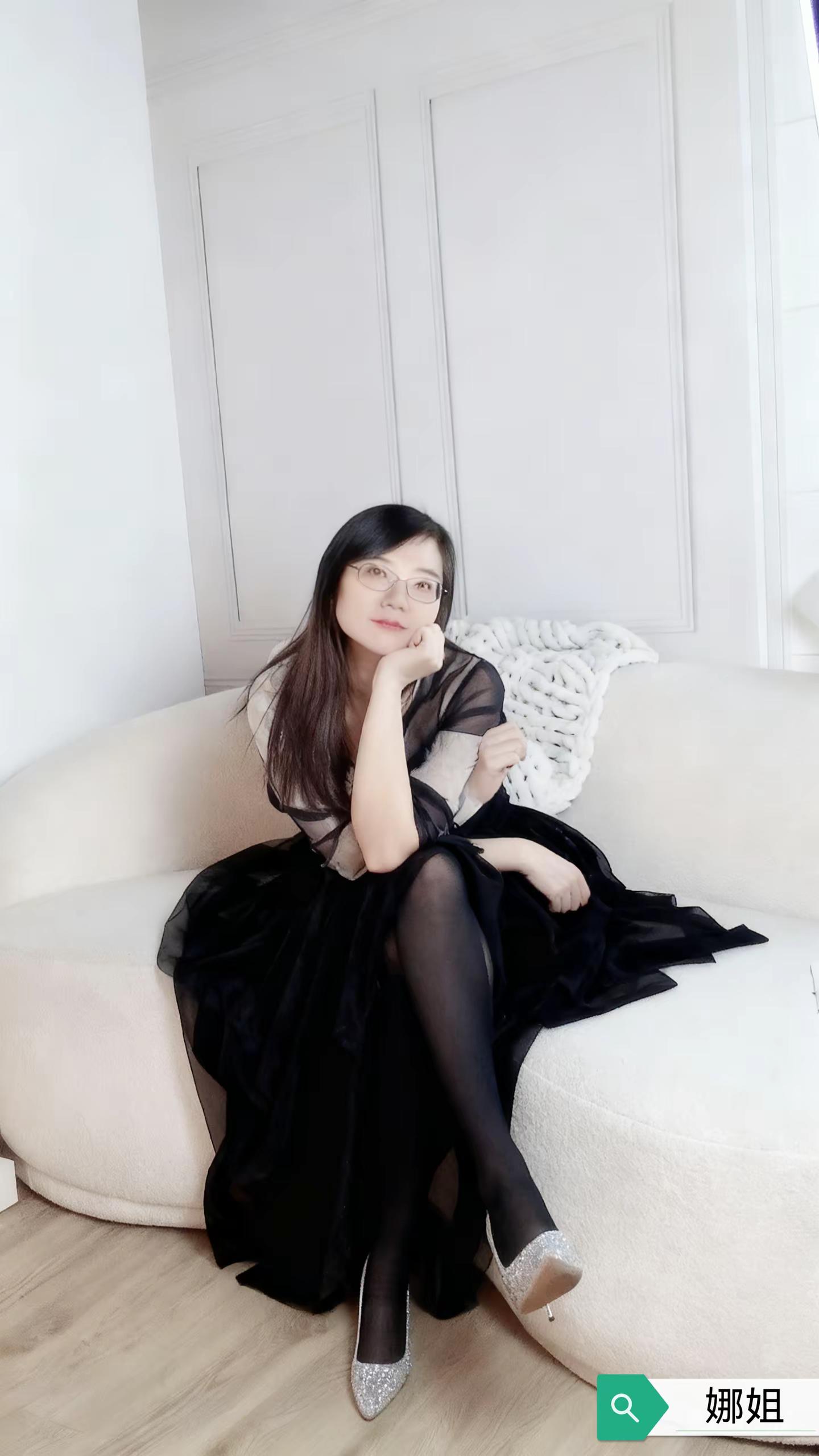 黑丝娜姐不好看吗？换黑丝了！