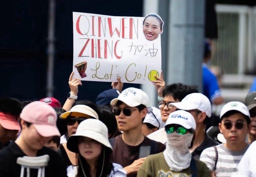 高峰低谷我们都在。咬牙转身时，我们坚信那一拍终将穿越风雨。你的球风像...