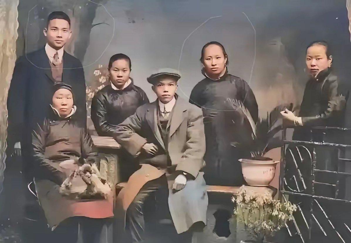 1946年4月22日，汪精卫的老婆陈璧君被宣判“处无期徒刑”时，她当庭说：“我有枪毙的勇气，无坐牢的耐心！”审判长说可上诉，她高声说：“我当然不服，但我绝对不会提出上诉……不过借你的嘴巴宣布而已”。1959年病死于上海提篮桥监狱。#历史# ​