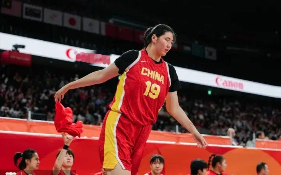 #张子宇减重超10公斤#近日，媒体人赵环宇在节目中透露中国女篮新星张子宇的最新近况，确认其已成功减重十多公斤。张子宇WCBA注册体重为150公斤，如今体型与竞技状态持续优化。赵环宇直言：“现在张子宇的体重比她刚进WCBA报到注册时已经轻了十几公斤！” ​