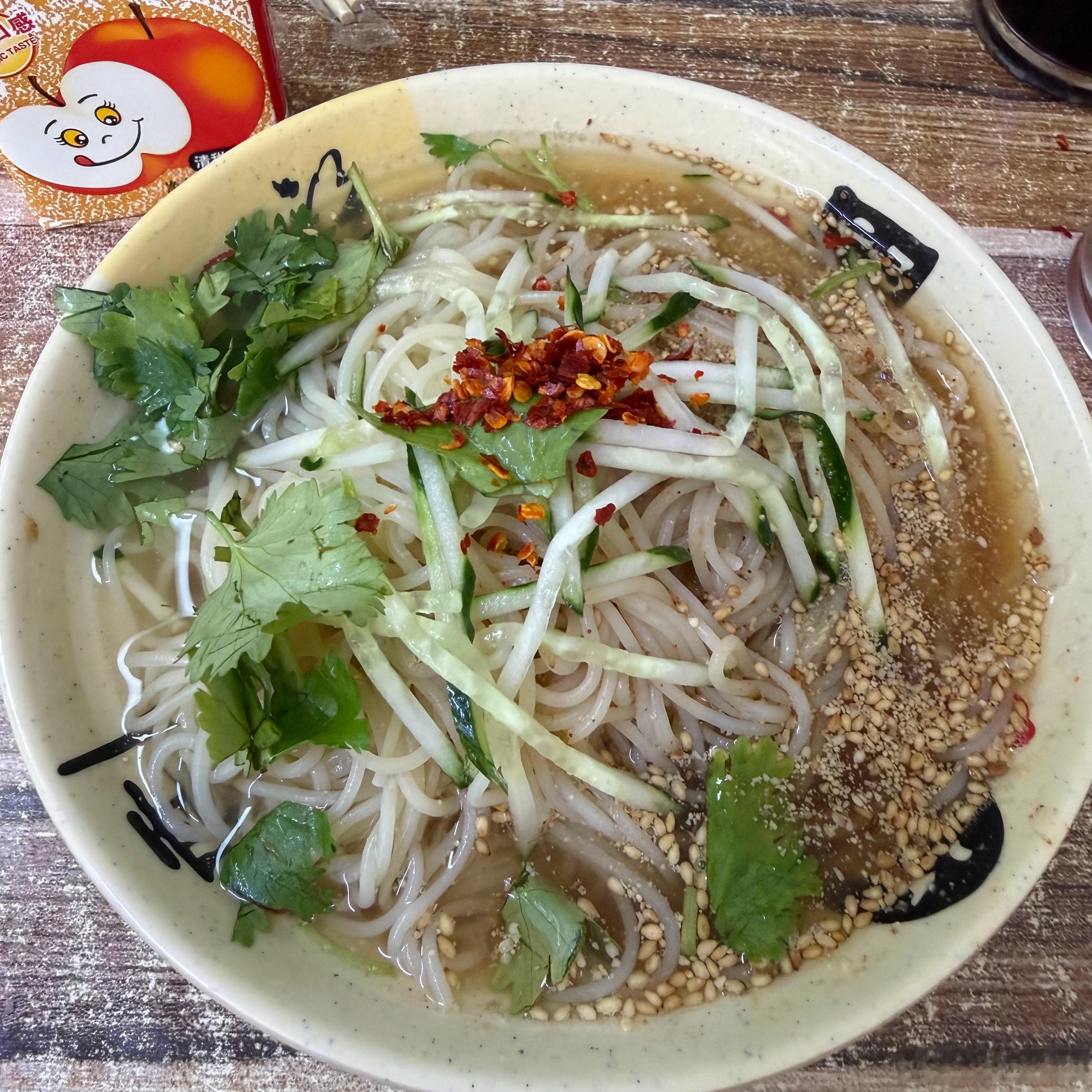 吃饱喝足睡觉了 大家晚安 ​​​