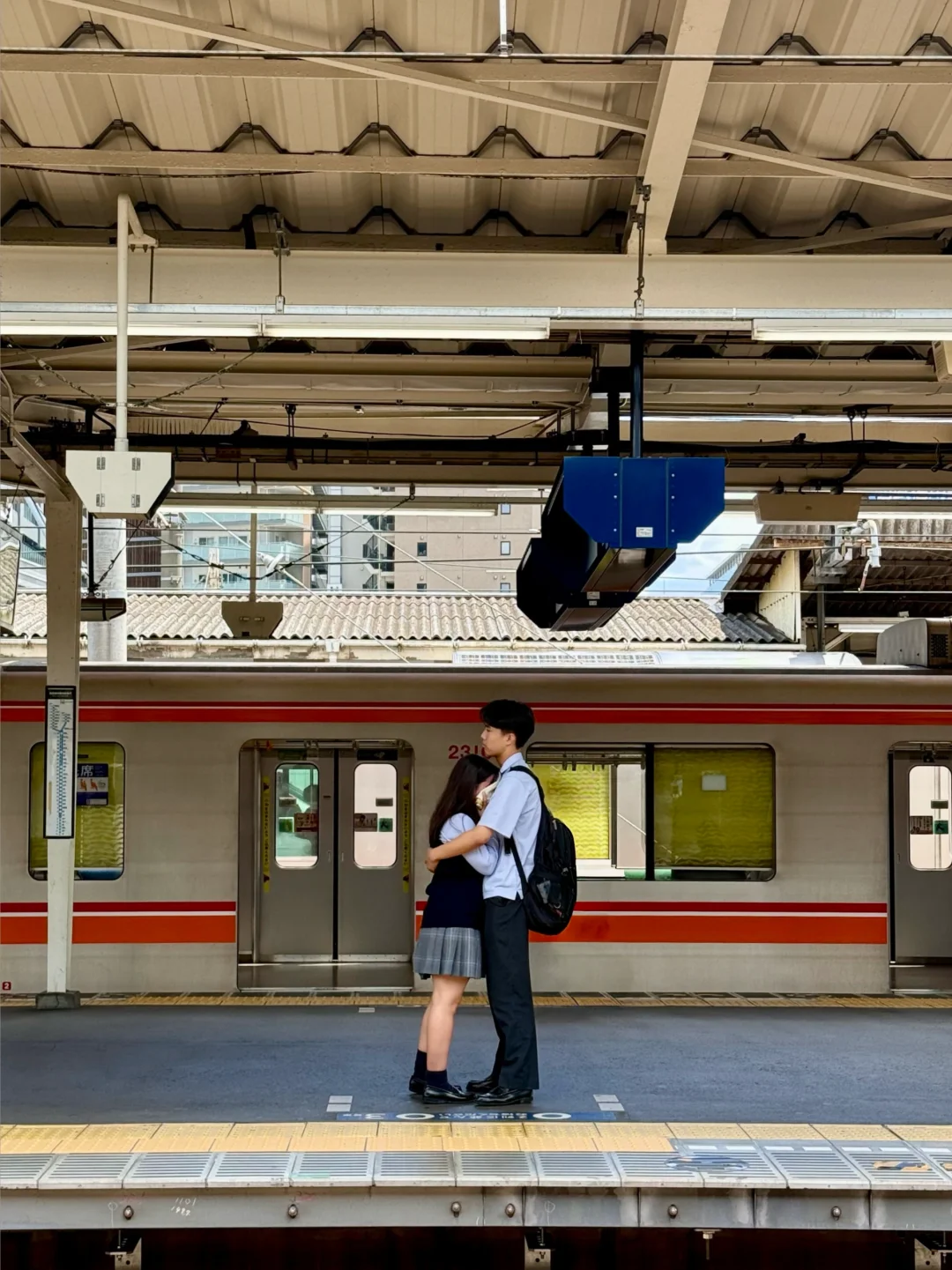 又被别人的幸福烫到了