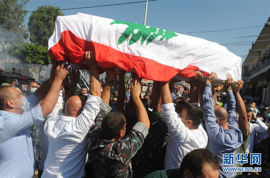 黎巴嫩: 因貝魯特爆炸去世的消防員葬禮-圖4