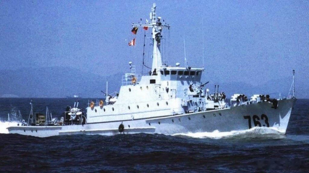 #中国海军[超话]# “老兵”旧照｜🇨🇳人民海军763上虞艇，系国产037IS型猎潜艇，以浙江省原上虞市（2013年撤县级市设立绍兴市上虞区）命名，现已退役。#中国海军# [威武] #上虞# [打call] #为人民军队点赞# ​