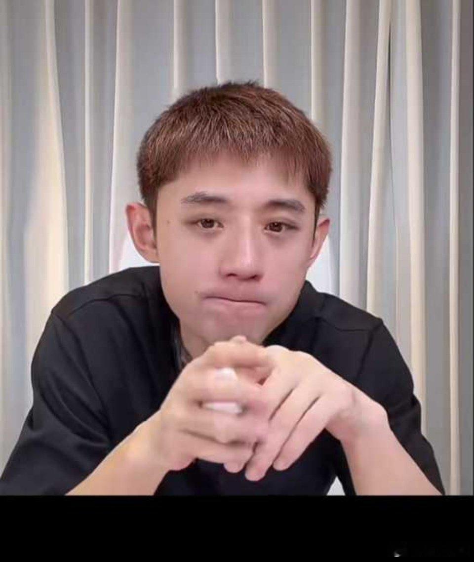 #张继科退役原因是不想迎合别人##张继科说不是因为伤病退役的# 能坦诚说出真实想法不拐弯抹角，这份坦荡就值得尊重，做自己比什么都重要 ​