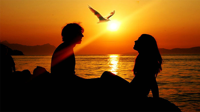 《结婚40年的老伴突然带回一个30岁的私生子，我颤抖着撕碎了全家福…》...