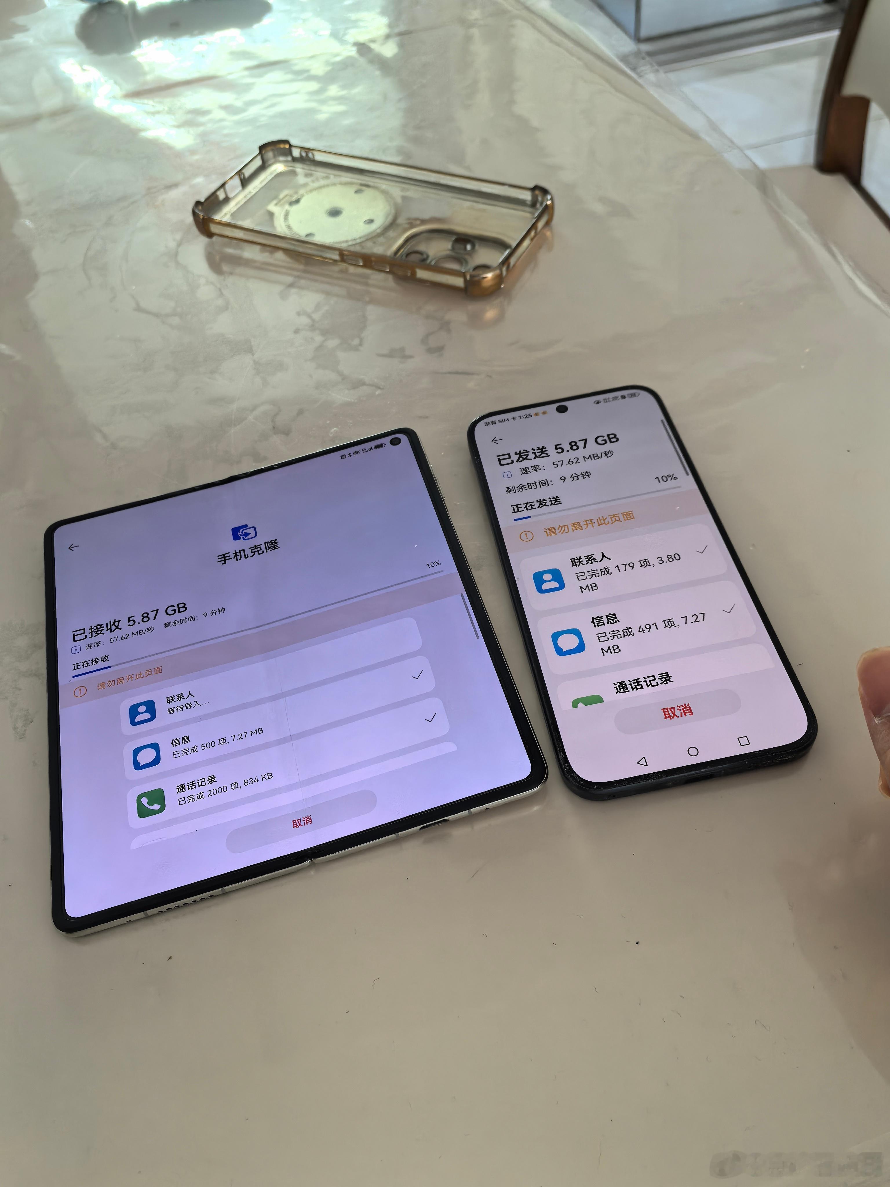 沾了石头嫂换手机的光，孩子奶奶也用上了石头嫂退休下来的7成新的折叠屏手机，毫不客气的说，这样的奶奶在同龄的农村老百姓里面绝对算超级洋气了吧，看到媳妇儿和妈妈都很满意，作为老公或者儿子的我，比我自己用还高兴，毕竟以前妈妈也是把最好的留给我们，我的幸福感直接来自于我的每一位家人。随着 ​