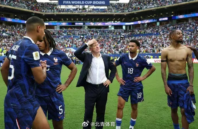 “虎头蛇尾” 硬汉德尚罕见落泪一个在球员时代连获世界杯和欧洲杯冠军，在...