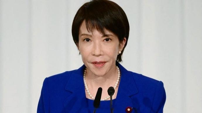 #高市早苗自曝曾被蟑螂吓到尖叫#【高市早苗透露首相公邸生活 自曝曾被蟑螂吓到尖叫】#高市早苗称自己不忍心杀蟑螂# 据日媒8月22日报道，日本首相高市早苗在社交平台发文，分享自己入住首相公邸的生活经历。

高市早苗称，尽管自己十分注重居家卫生，仍有蟑螂在屋内出没，她曾被窜出的蟑螂吓得尖叫。受 ​