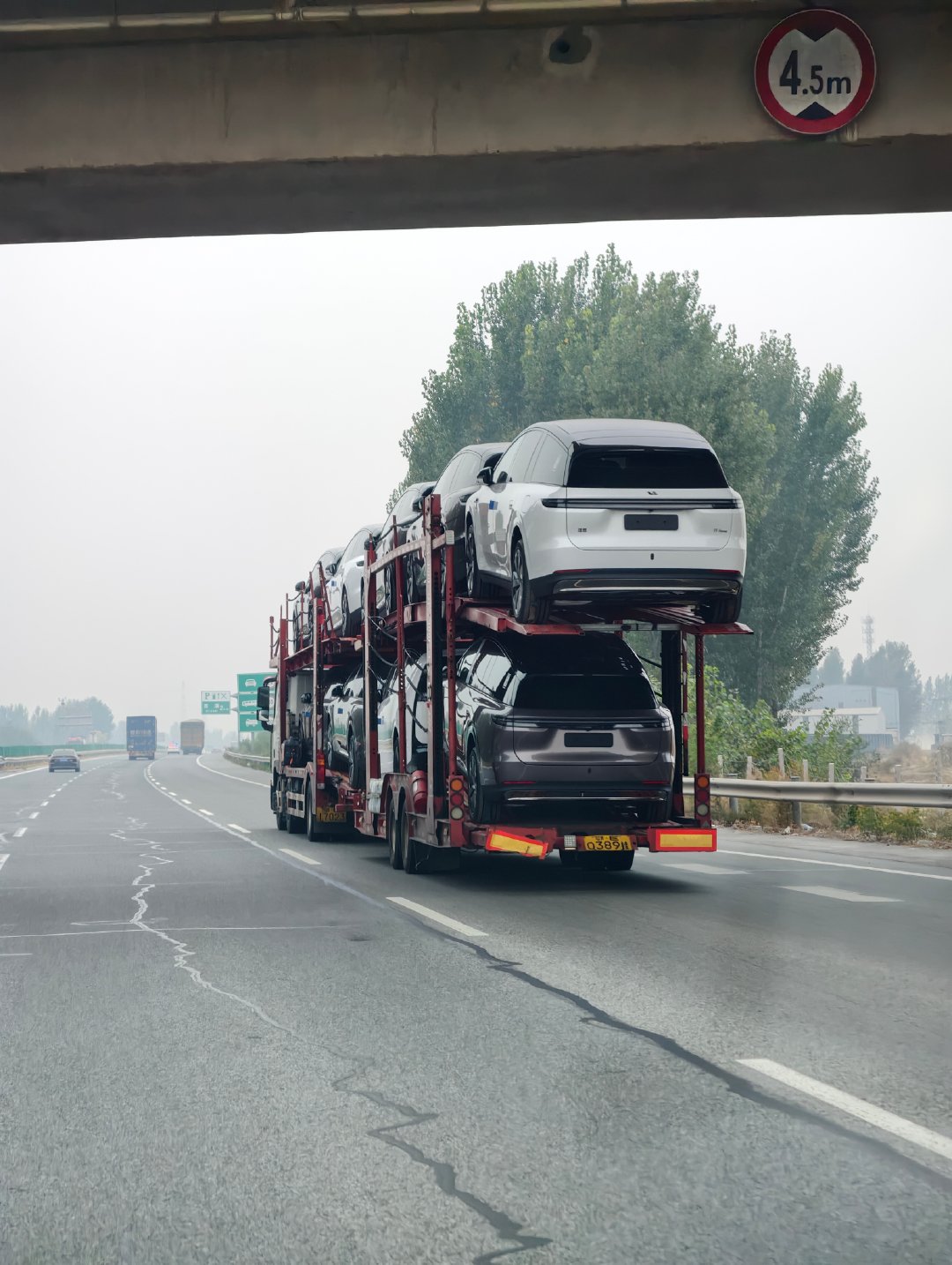 整整三大车的理想新车 
有不少是i9 ​