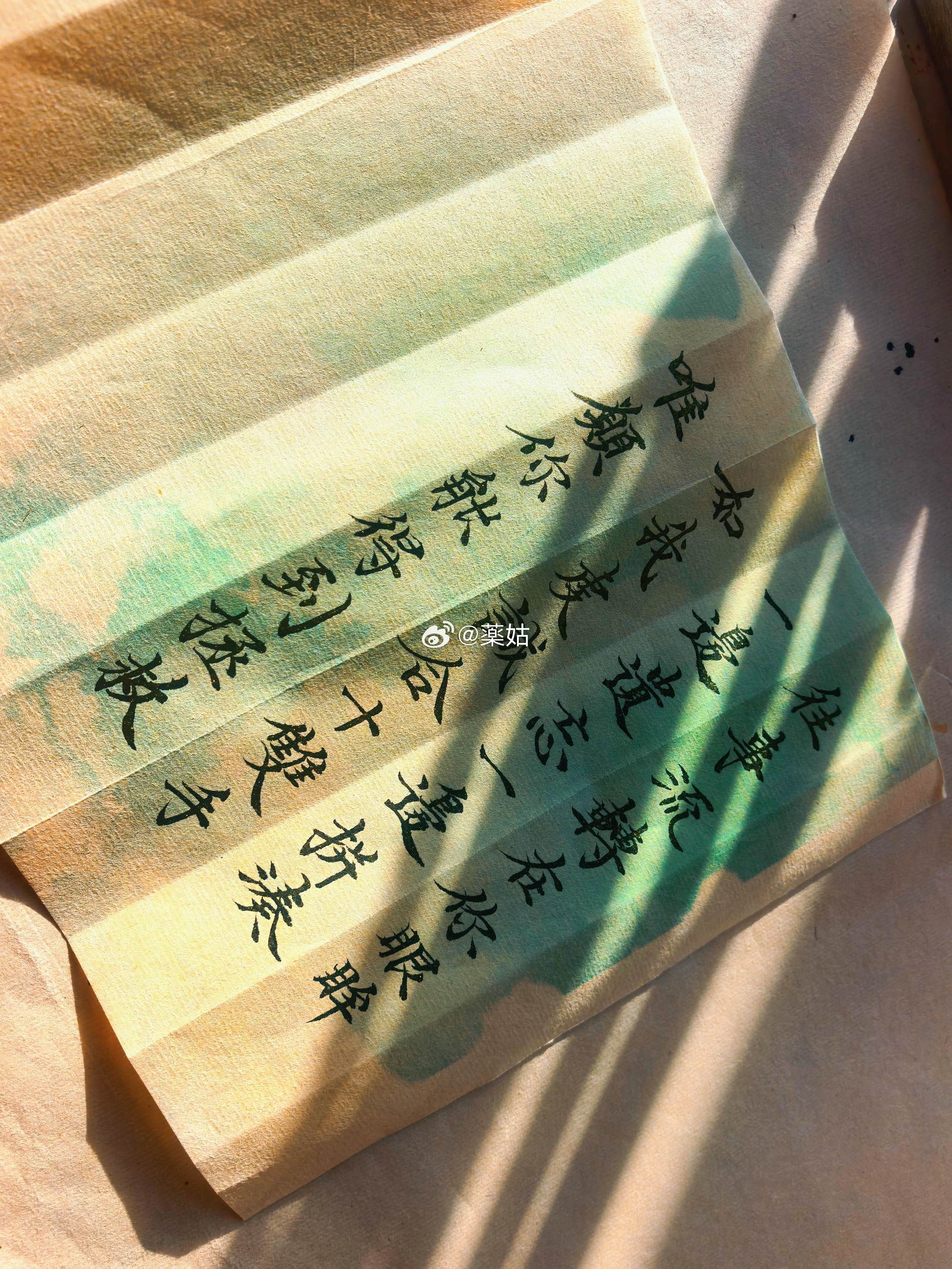 “我这辈子只有一个愿望，那就是自然衰亡。小猫也是，大树也是，这世上所有的生命，都能自然衰亡。不要因病而死，不要痛苦的死去。我希望万物像落叶落地般，自然衰亡。”     刚才在草稿箱里看到的一段话，是以前存的，忘记作者是谁，出自哪里，说的真好，特别符合医者思维。要是每个好人都能完整的走完一生，那该多好！     愿许秋风知我意，拂去人间意难平。碎碎念手写