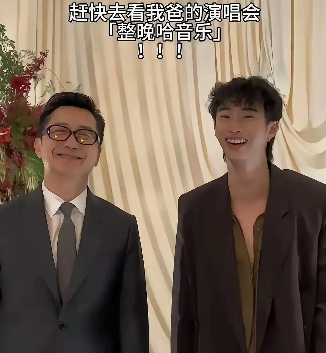 他穿蕾丝洋装对镜自拍，配文“she&39;s back”。 转头跟庾澄庆合体拍片，褐色系造型干干净净，勾着父亲手臂学手势舞，被老爸抱怨没帮忙打歌，他反问“你有出新歌吗”，逗得庾澄庆留言“感人”。 伊能静早说过，美的衣服他都想穿，女装于他就是一场演出。 舆论最凶时他先问妈妈会不会影响你的事业，伊能静回“大不