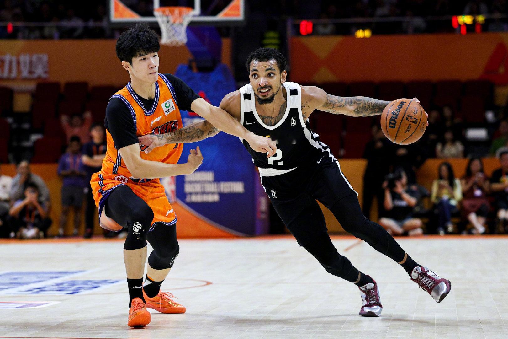 【NBA上海篮球盛典G1】NBA G联赛联队和上海久事大鲨鱼双方为球迷朋友们奉献了一场十分精彩的比赛！两天之后，精彩继续！#NBA上海篮球盛典##NBA[超话]# ​