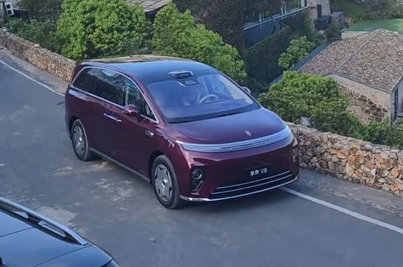 享界V8产品力上是9系+