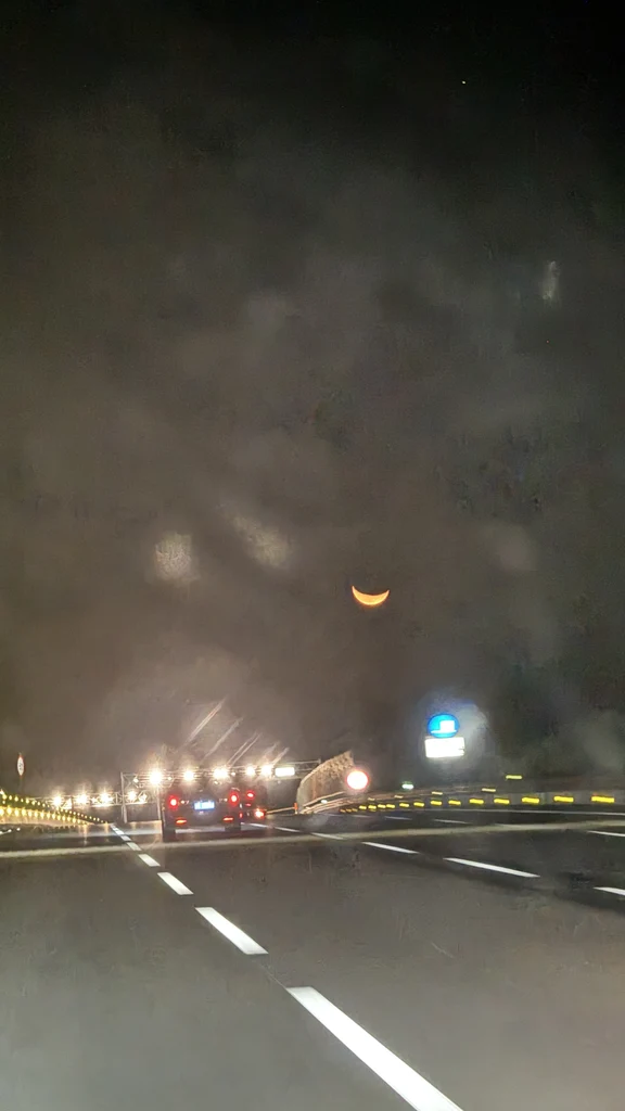 我喜欢月亮🌙，如同月亮喜欢繁星✨