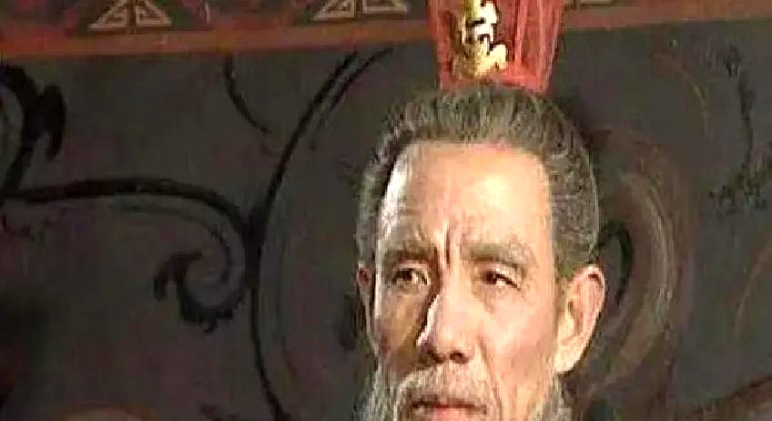 司马懿临终前递给次子司马昭一碗毒酒，逼他发誓不跟亲哥争位，结果司马昭端起来一饮而尽，吐着黑血说出的一句话，直接把老狐狸震住了
 

他抬手挡住解药，当场跟快咽气的亲爹谈条件：门外守着自己的三百亲兵，要是自己死了，司马家当晚就得内乱；要是能活下来，绝不带头闹事，但司马家也别想动他的人
 

司马懿算计