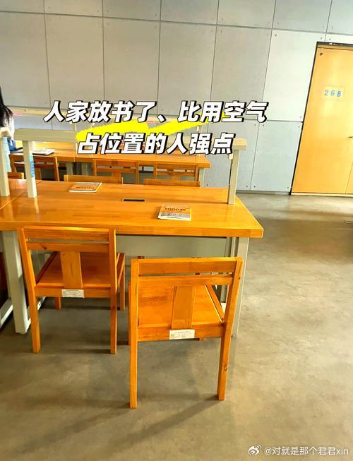 ，今天去图书馆占座，发现已经排起了长队。 
大家都在为自己的梦想努力，你还有什么理由偷懒？每天背单词、刷真题、看专业课，日子虽然枯燥，但很充实。 
我相信，明年此时，我们都会上岸。 
加油，考研人！ ​