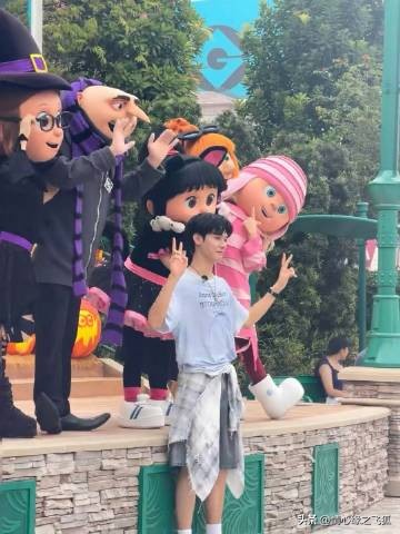 路人新加坡环球遇到龚俊，好帅气的男大