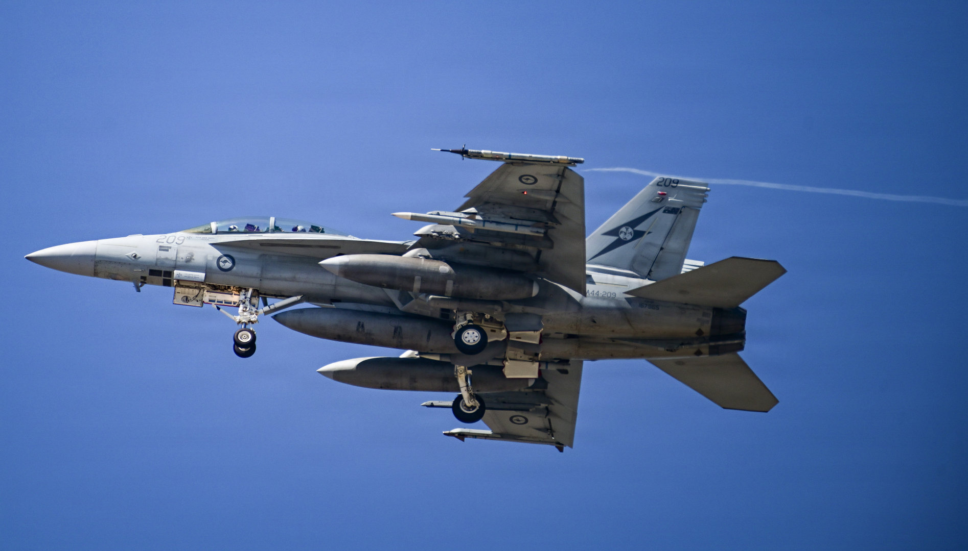 比预想的快：
Gray Flag 演习中袋鼠F/A-18F携带了CATM-260

​