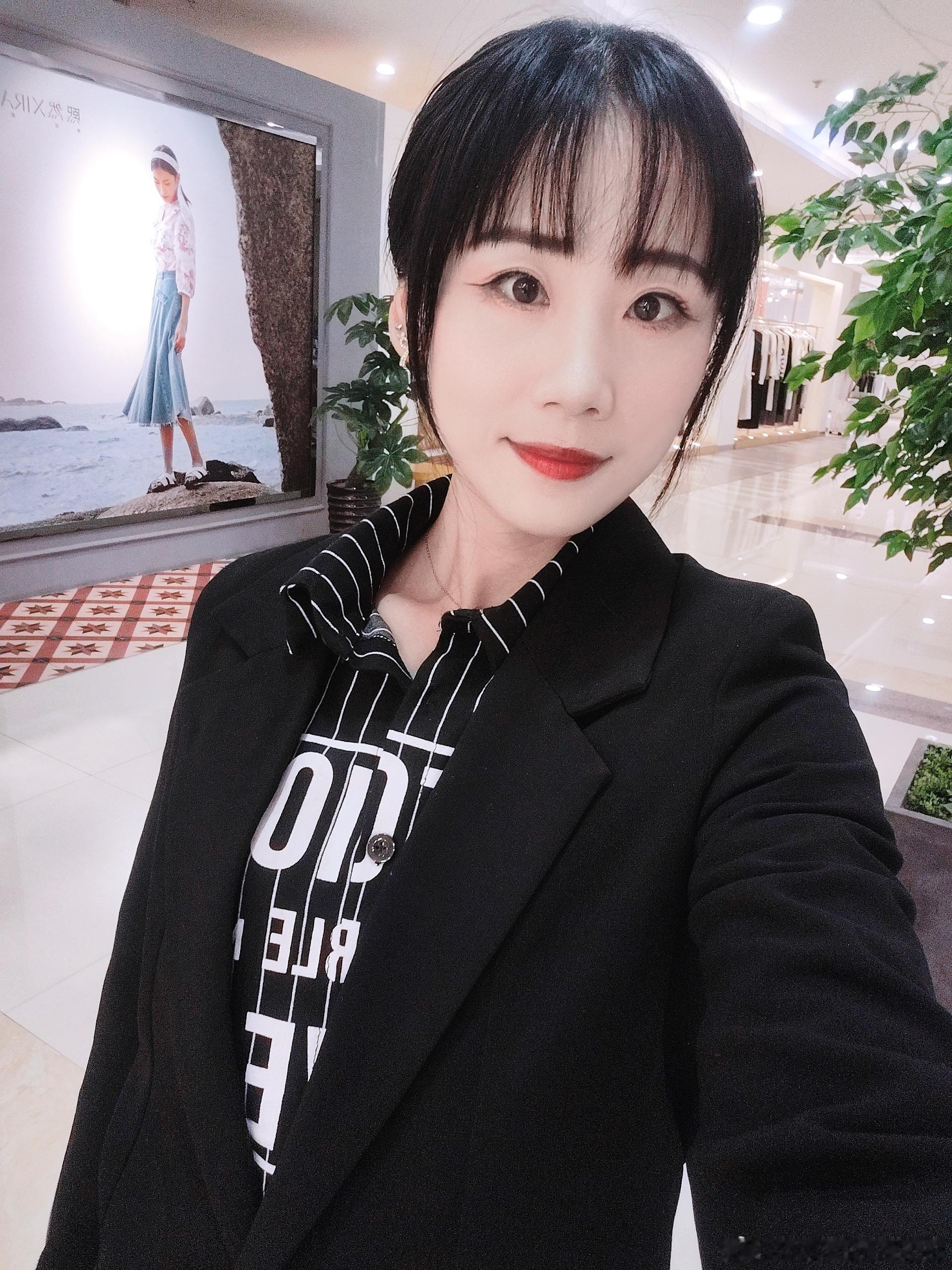 9月19日，上午在逛商场里的美拍图片