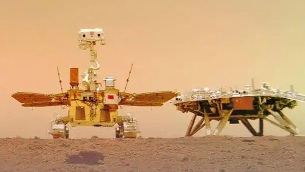 我们要给火星重写“自传”

你有没有想过，46亿年里火星到底经历了什么？它从一颗可能遍布海洋、云层密布的蓝色星球，一步步变成如今这颗红色荒漠，这段漫长的“人生故事”，过去我们大多在沿用国外划定的章节划分方式。而现在，中国的行星地质团队正在做一件前所未有的事：用祝融号踏上火星土地拿到的一手证据，给这颗