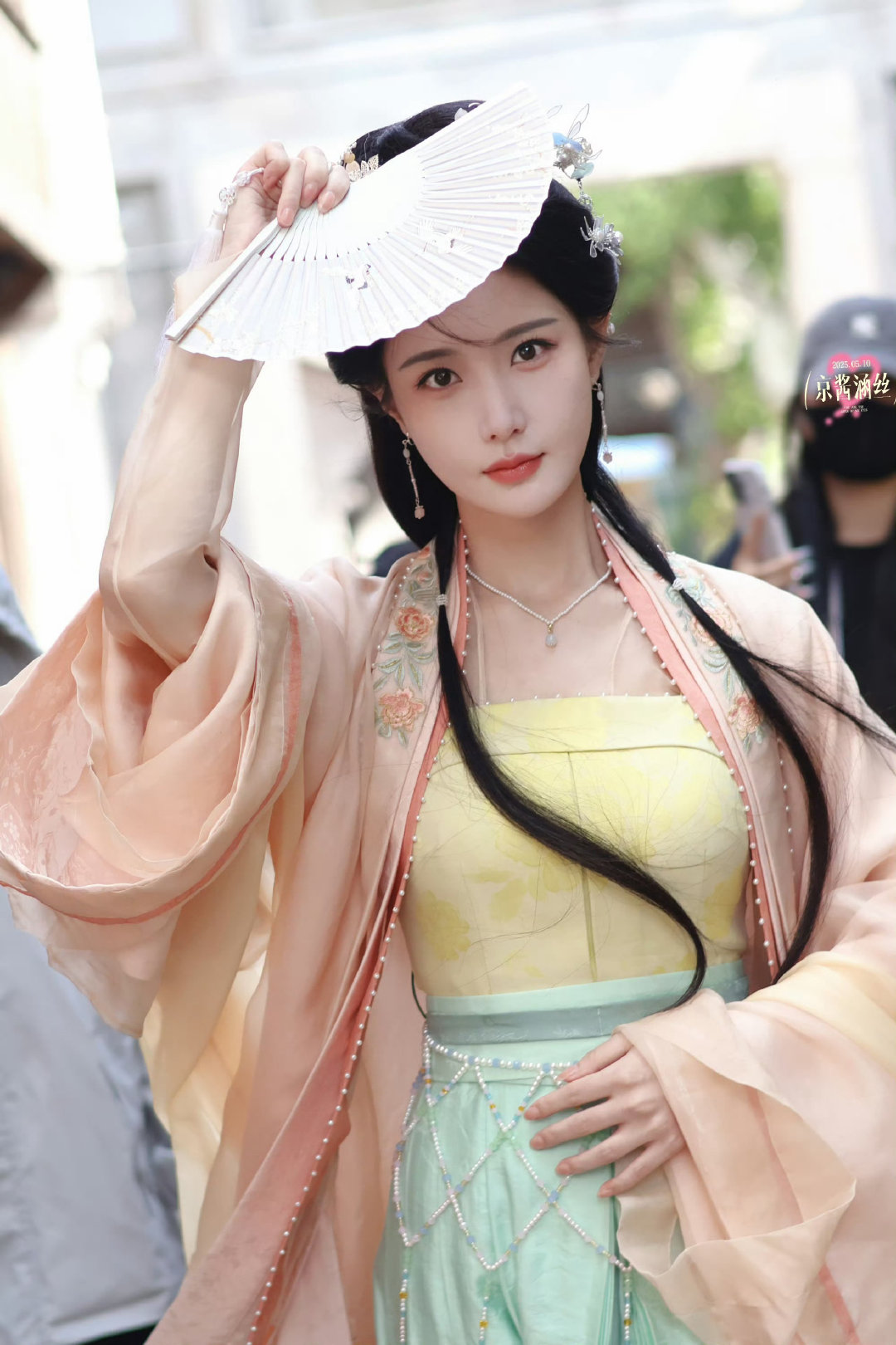 一瓯春 丨陈意涵•谢清容妆造6

#陈意涵estelle##陈意涵谢清容##一瓯春##陈意涵estelle[超话]#  

部分粉丝修图，无二改，见水印，侵删 ​​​