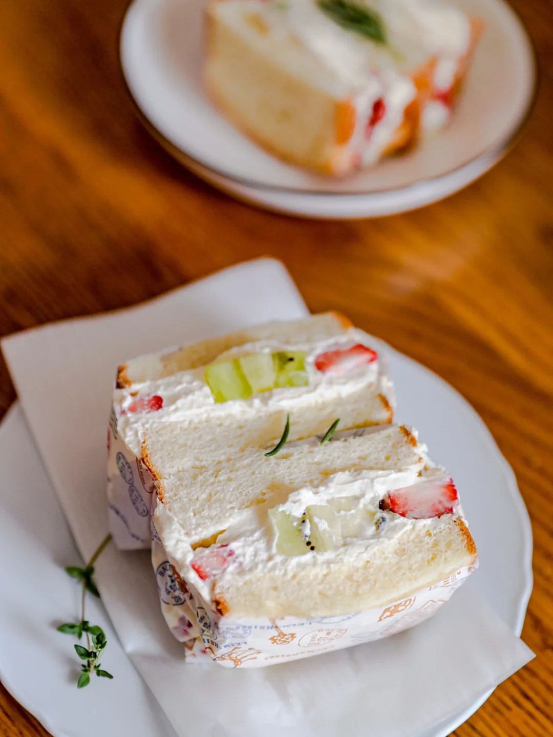 跟着EMMA吃早餐｜好吃貌美彩色水果三明治