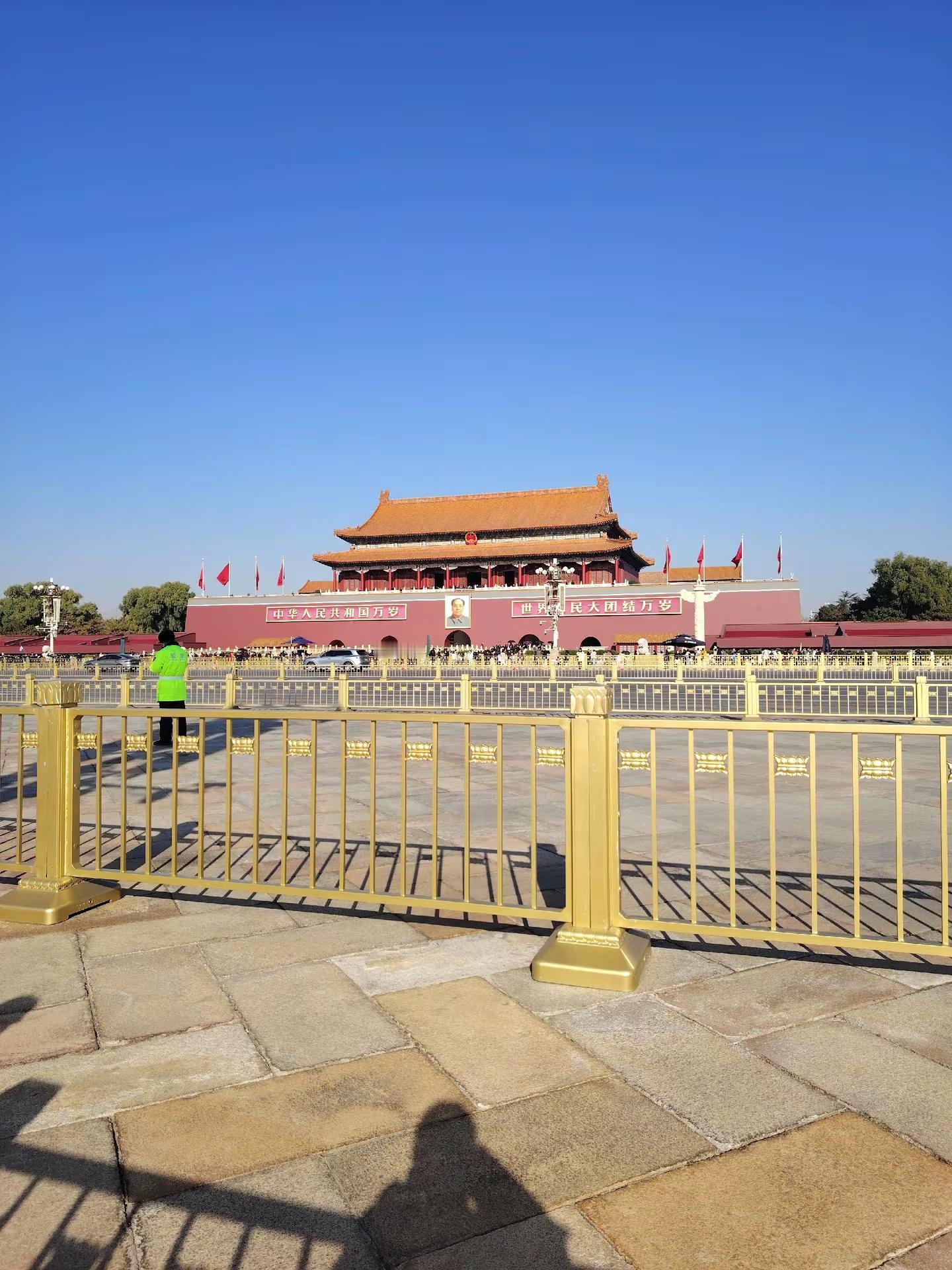 当你把人性看透，你就会变得很通透，不想有无用的社交圈子，不想交朋友，只喜欢独处